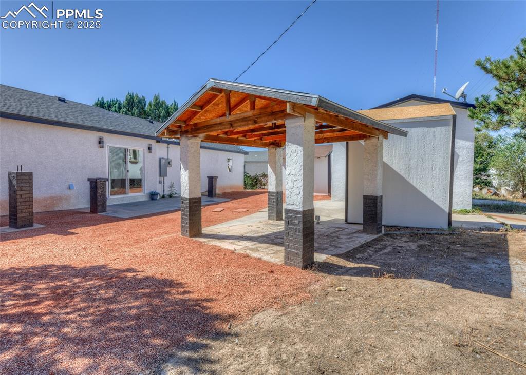 Image 30 of 35: Patio