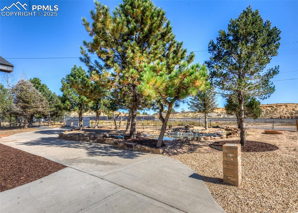 Image 32 of 35: Patio