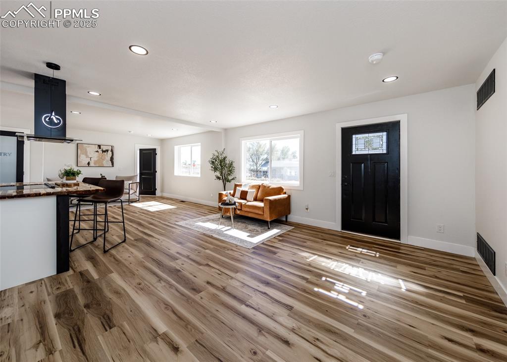 Image 6 of 35: Entry