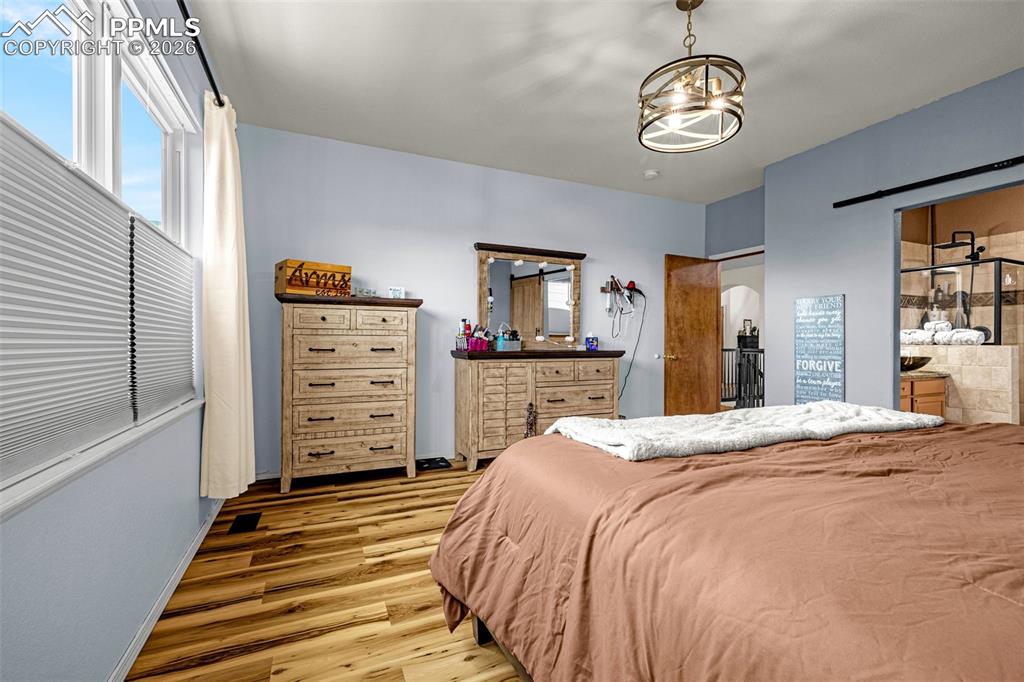 Image 15 of 44: Bedroom