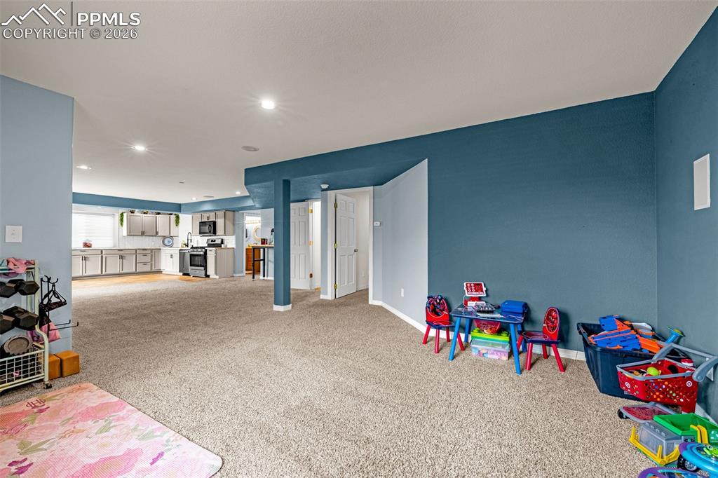 Image 27 of 44: Family Room