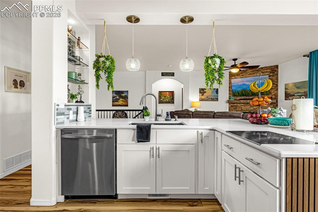 Image 3 of 44: Kitchen