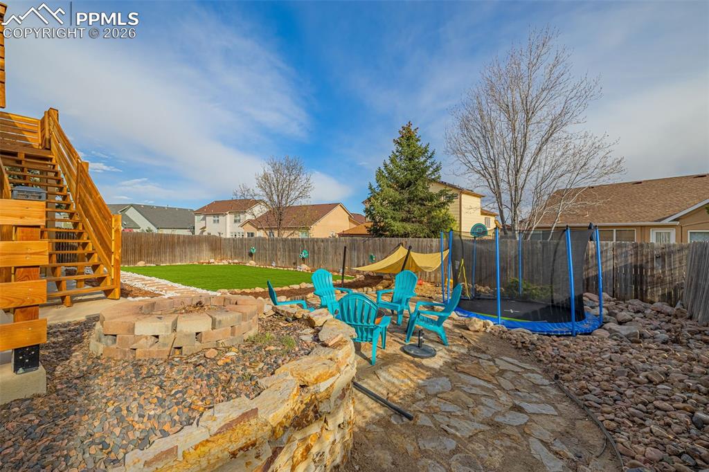 Image 33 of 44: Yard