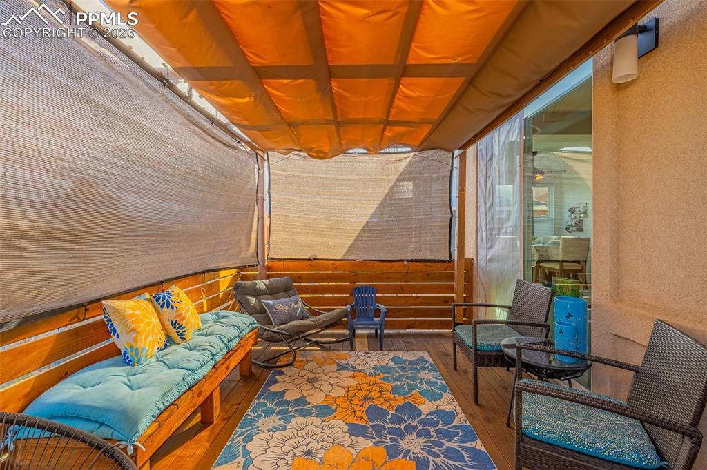 Image 36 of 44: Deck