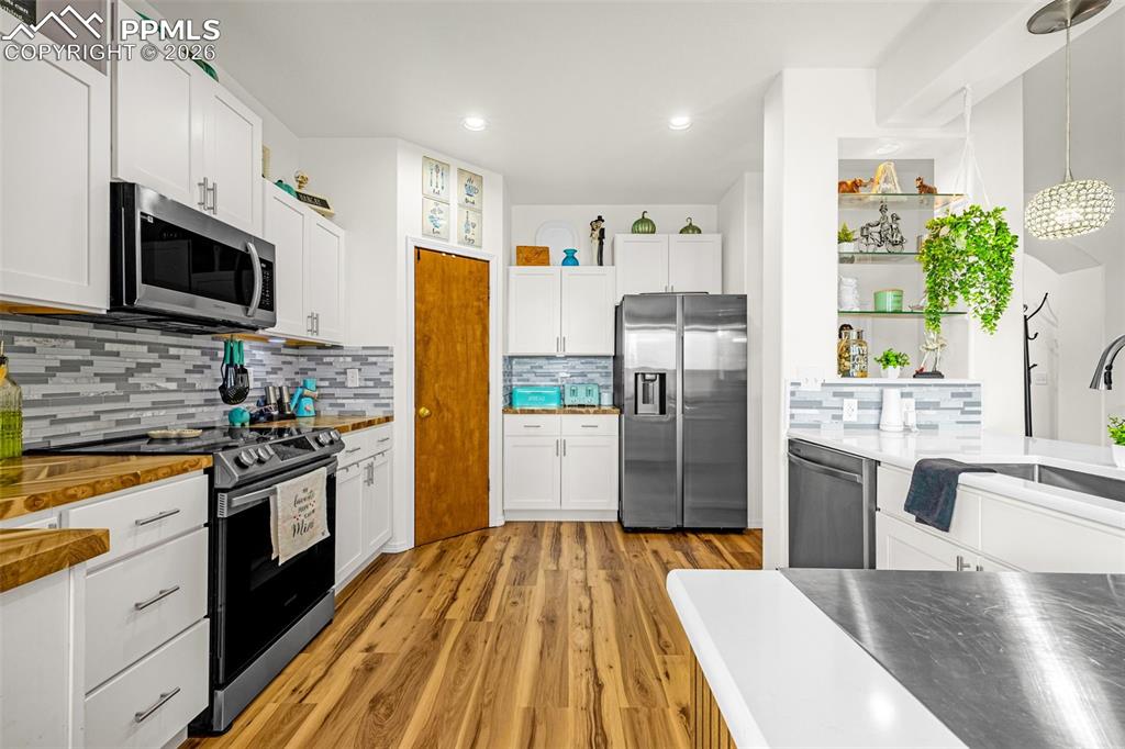 Image 4 of 44: Kitchen