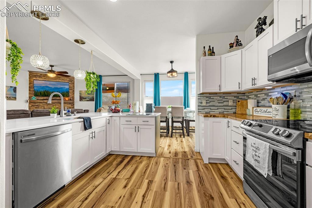 Image 6 of 44: Kitchen