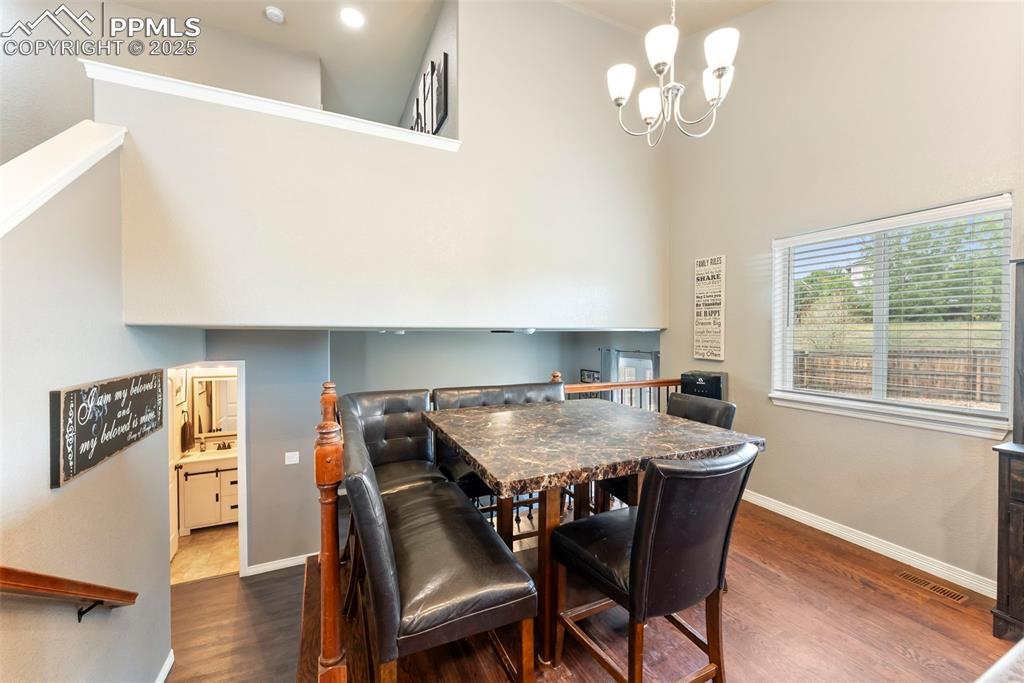 Image 11 of 46: Dining Area