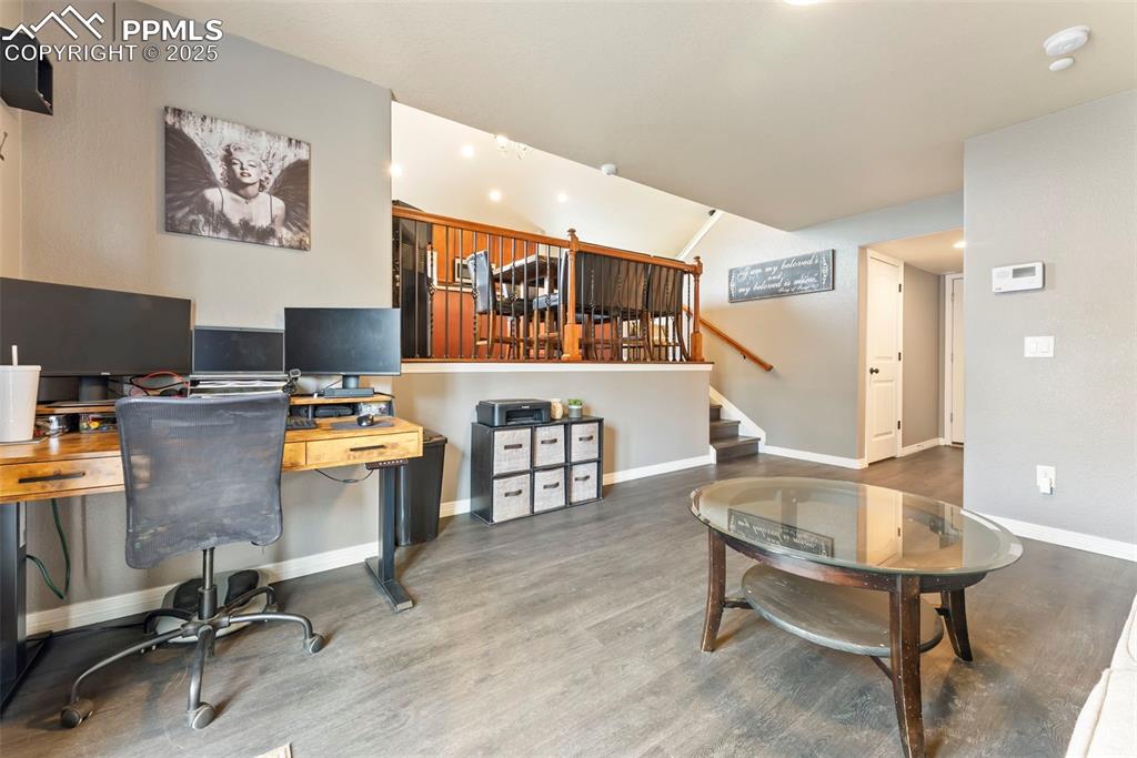 Image 14 of 46: Office