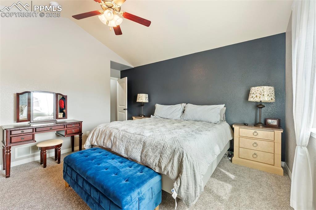 Image 19 of 46: Bedroom