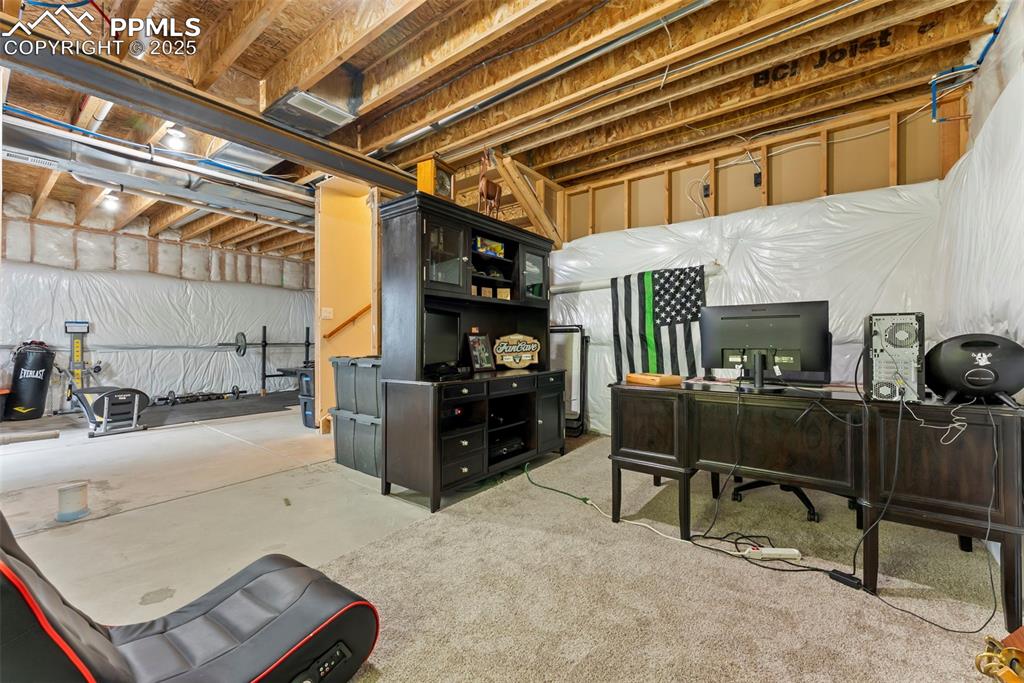 Image 28 of 46: Office