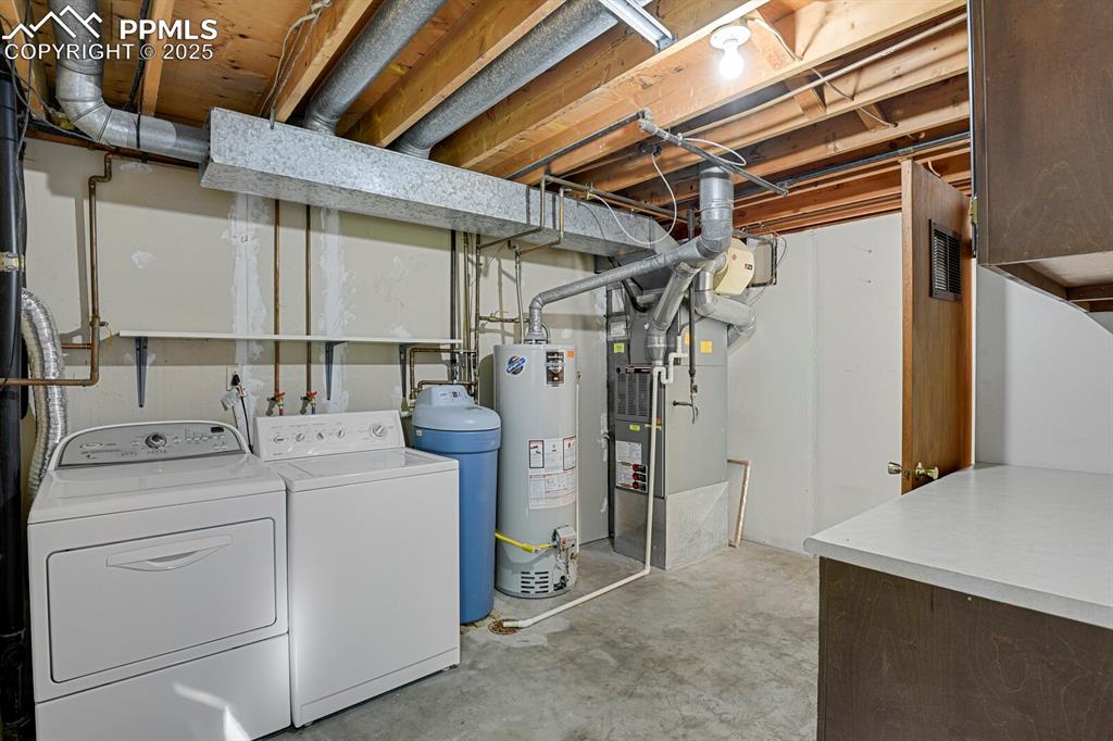 Image 21 of 25: Laundry