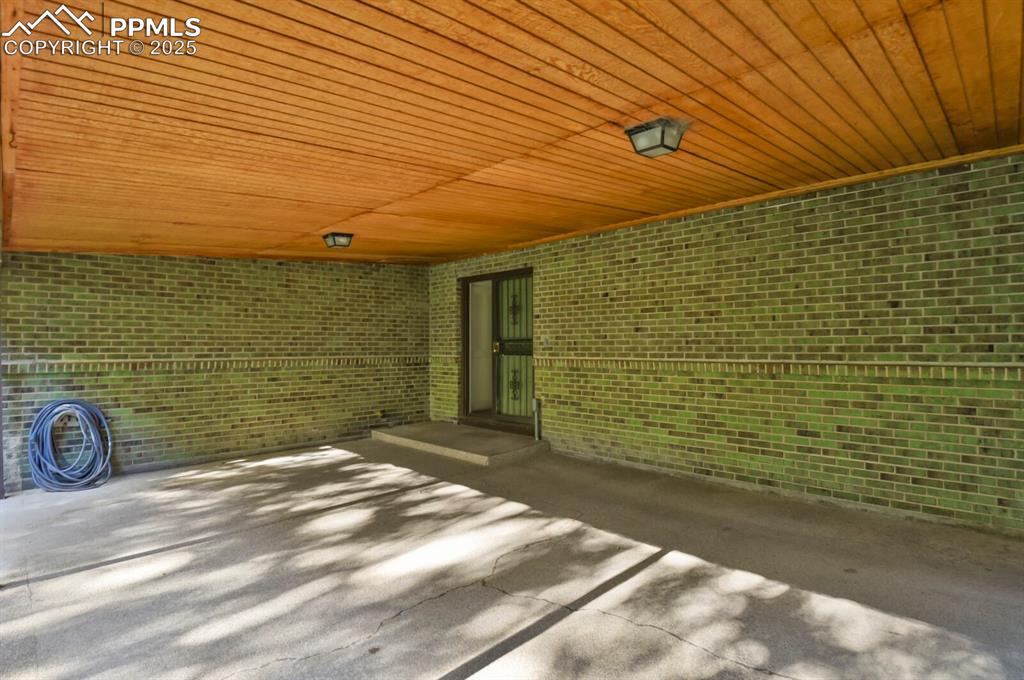 Image 22 of 25: Large Covered Patio