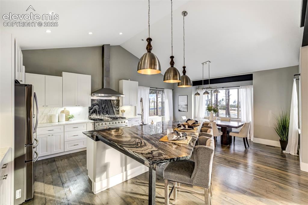Image 11 of 50: Kitchen