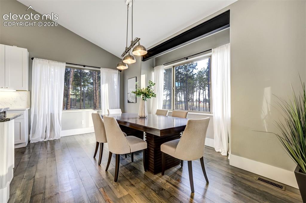 Image 15 of 50: Dining Area