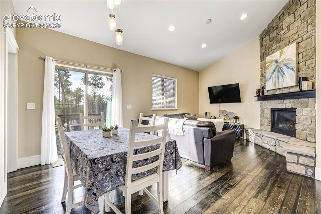 Image 41 of 50: Dining Area