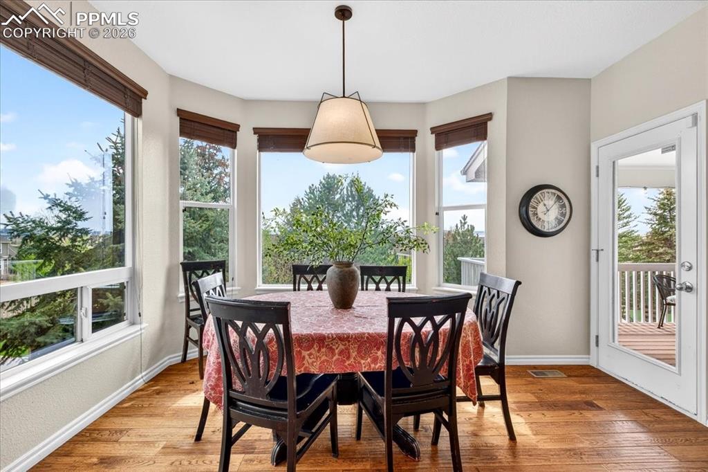 Image 13 of 50: Dining Area