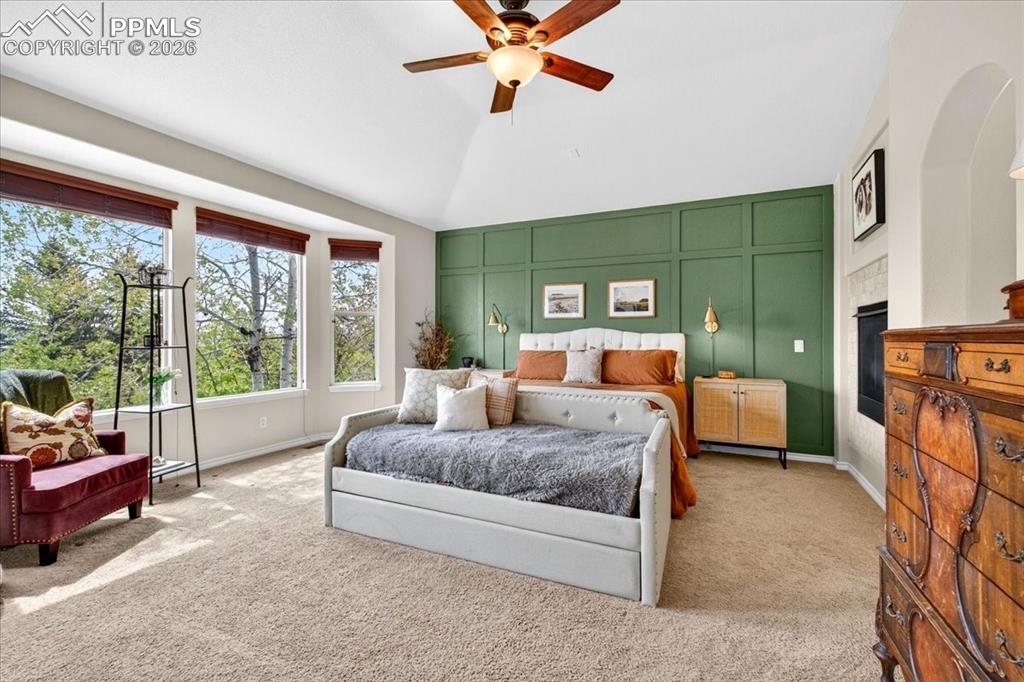 Image 18 of 50: Bedroom