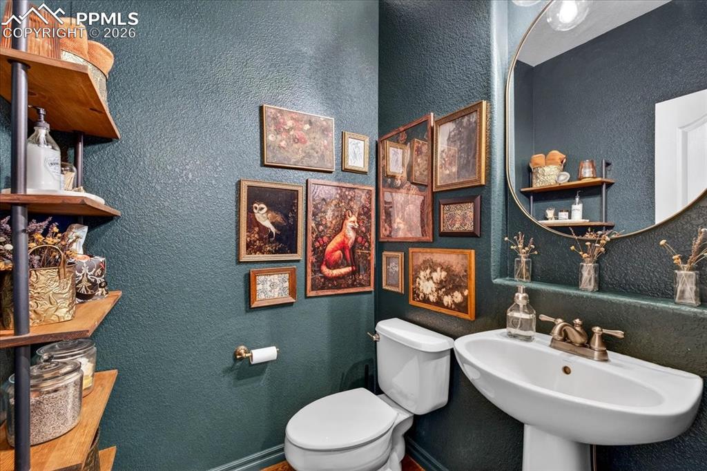 Image 7 of 50: Bathroom