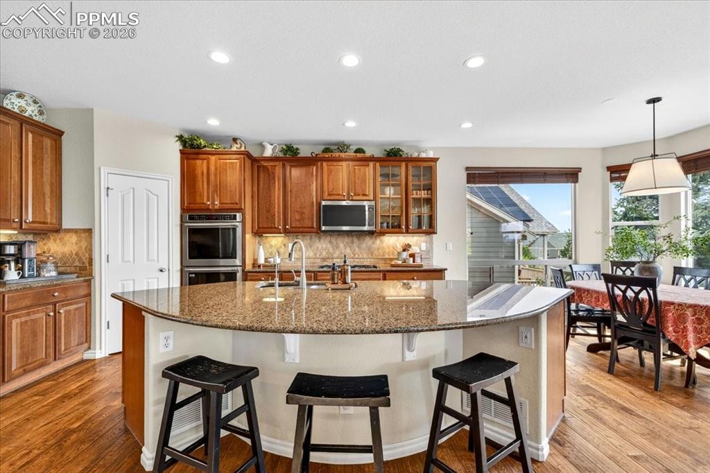 Image 9 of 50: Kitchen