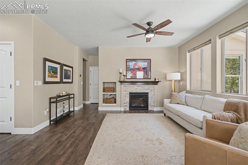 Image 11 of 44: Living Room