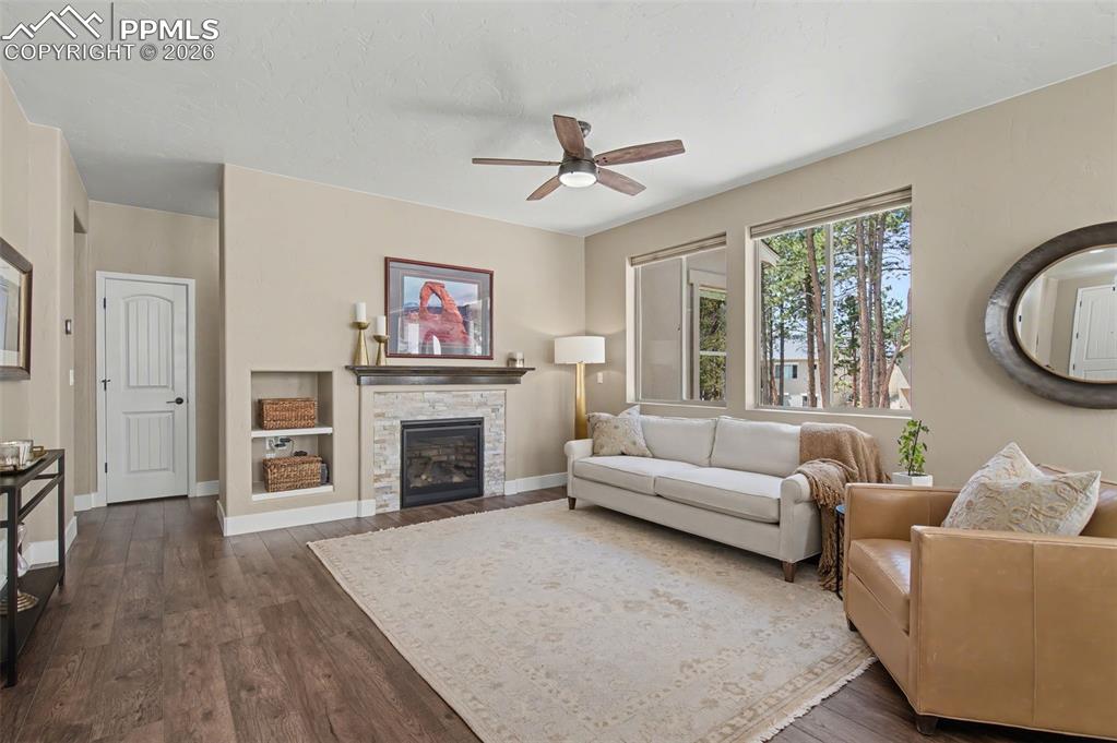 Image 12 of 44: Living Room