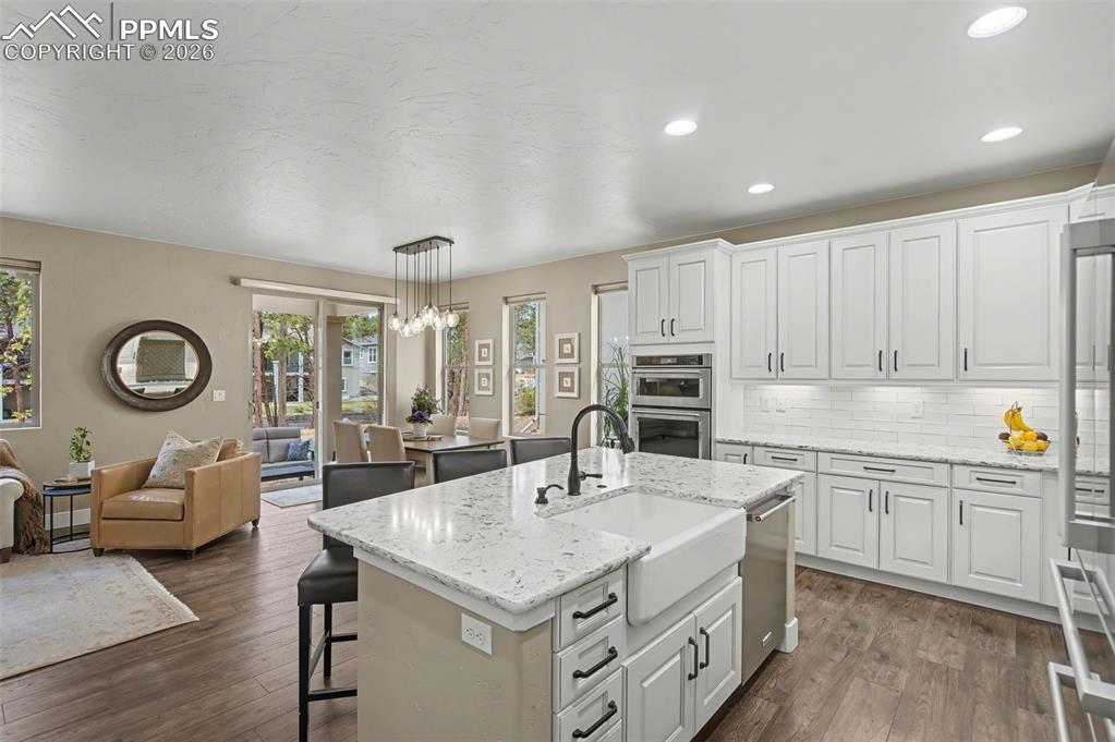 Image 14 of 44: Kitchen