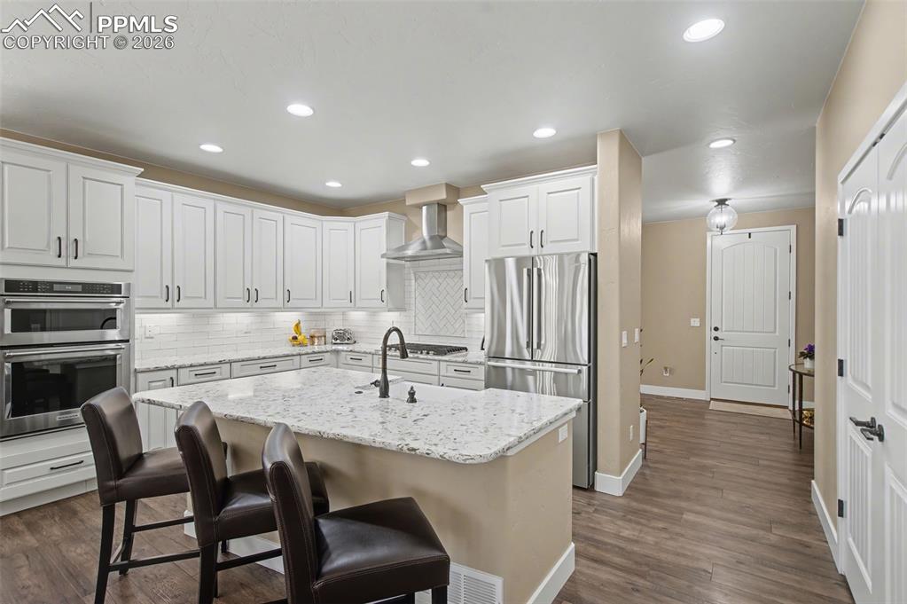 Image 16 of 44: Kitchen