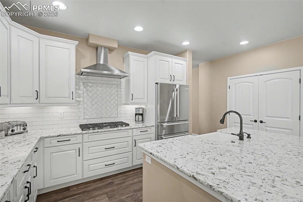 Image 18 of 44: Kitchen