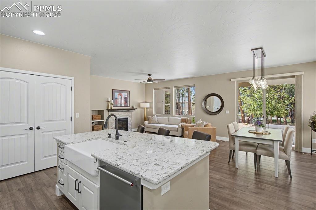 Image 19 of 44: Kitchen