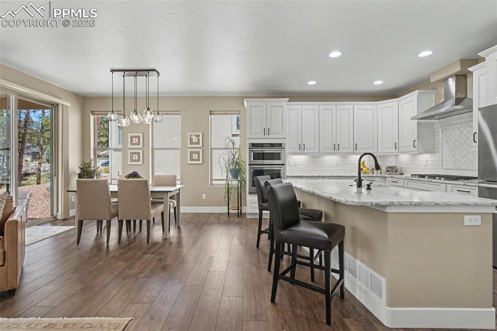 Image 20 of 44: Kitchen