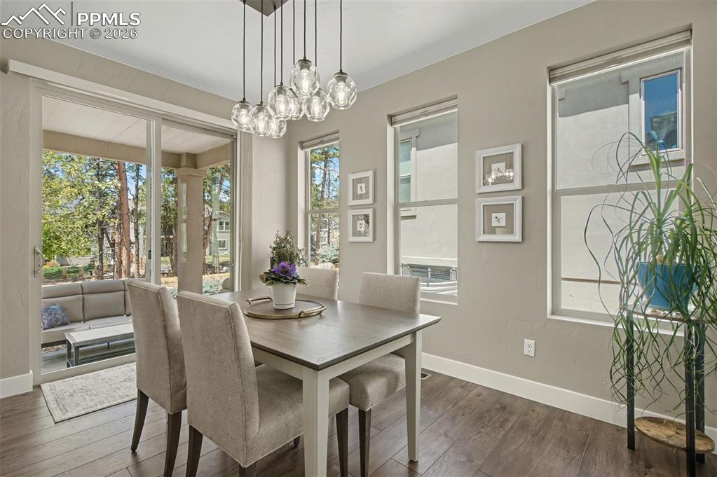 Image 22 of 44: Dining Area