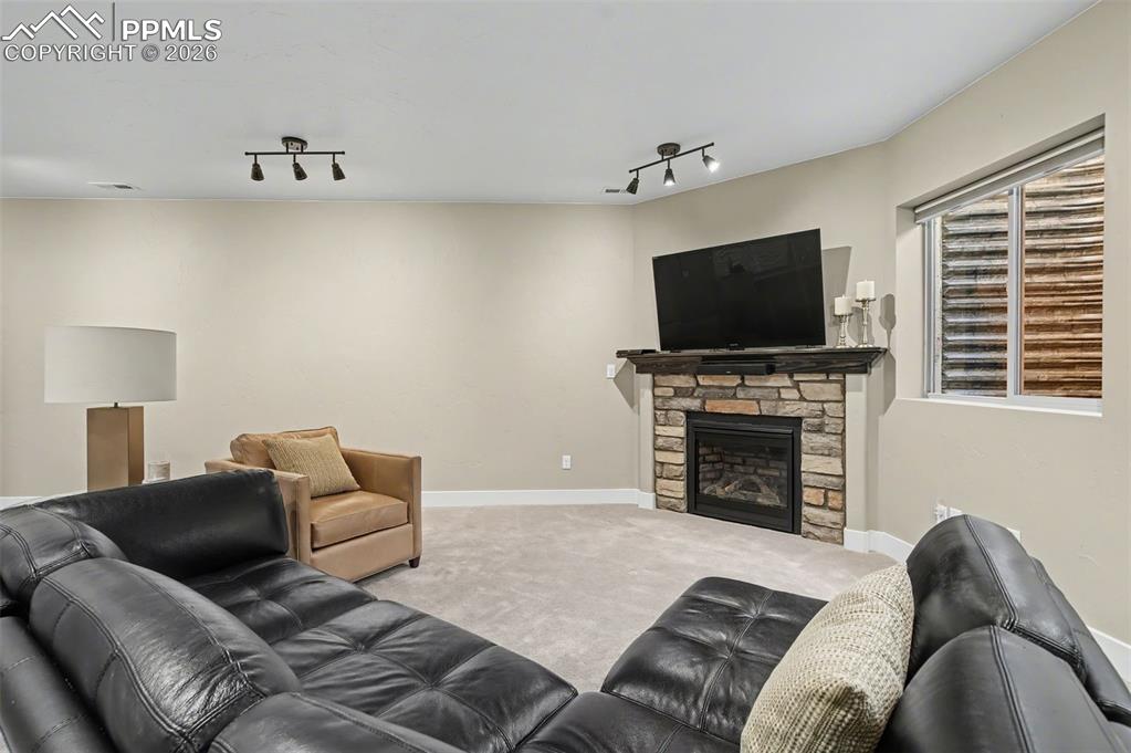 Image 32 of 44: Family Room