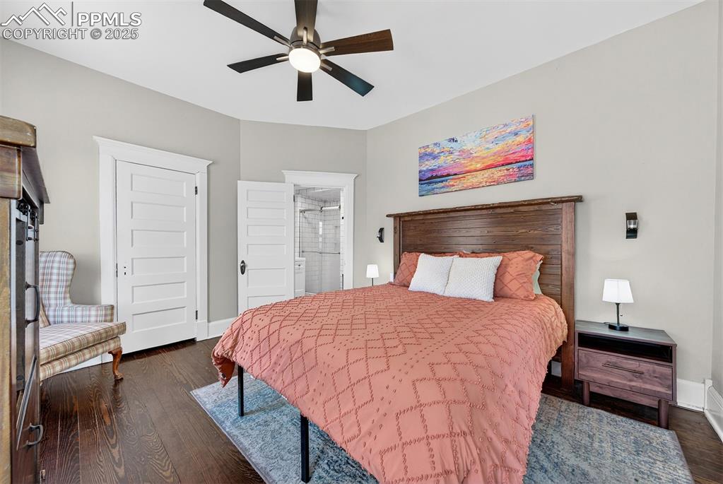 Image 10 of 26: Bedroom