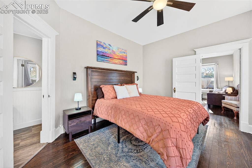 Image 11 of 26: Bedroom