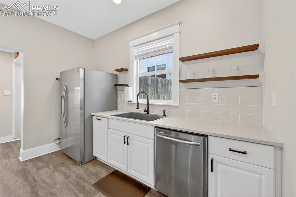 Image 17 of 26: Kitchen