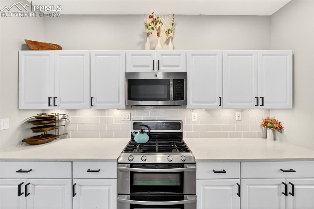 Image 18 of 26: Kitchen