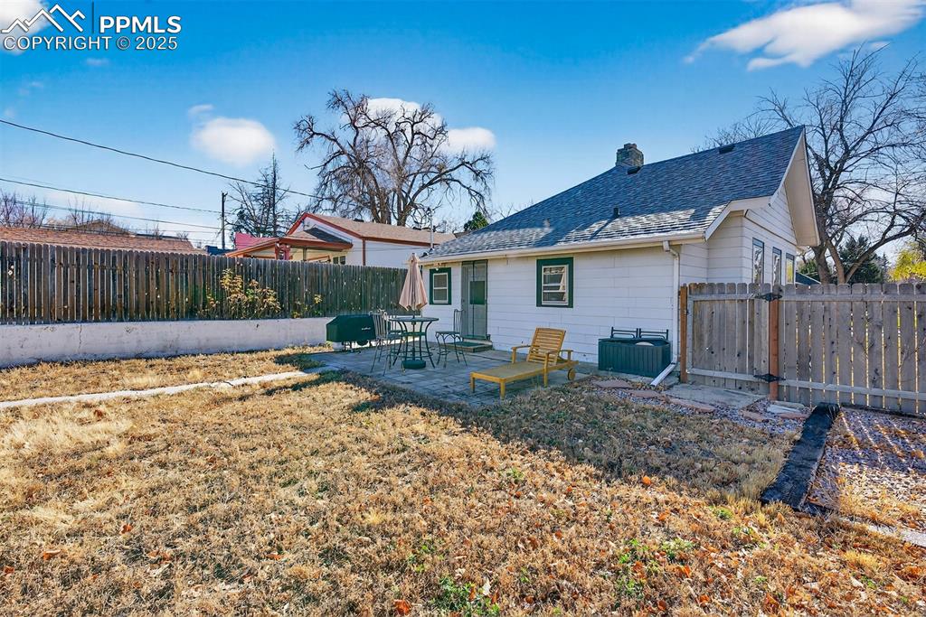 Image 23 of 26: Back of Structure