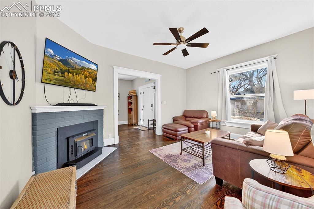 Image 8 of 26: Living Room