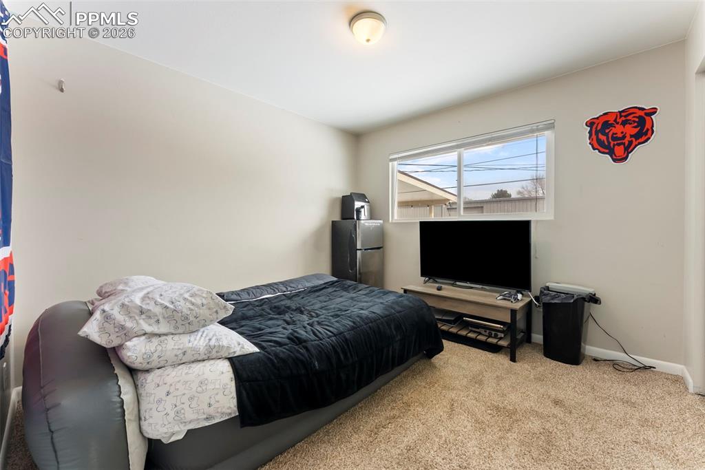 Image 11 of 27: Bedroom