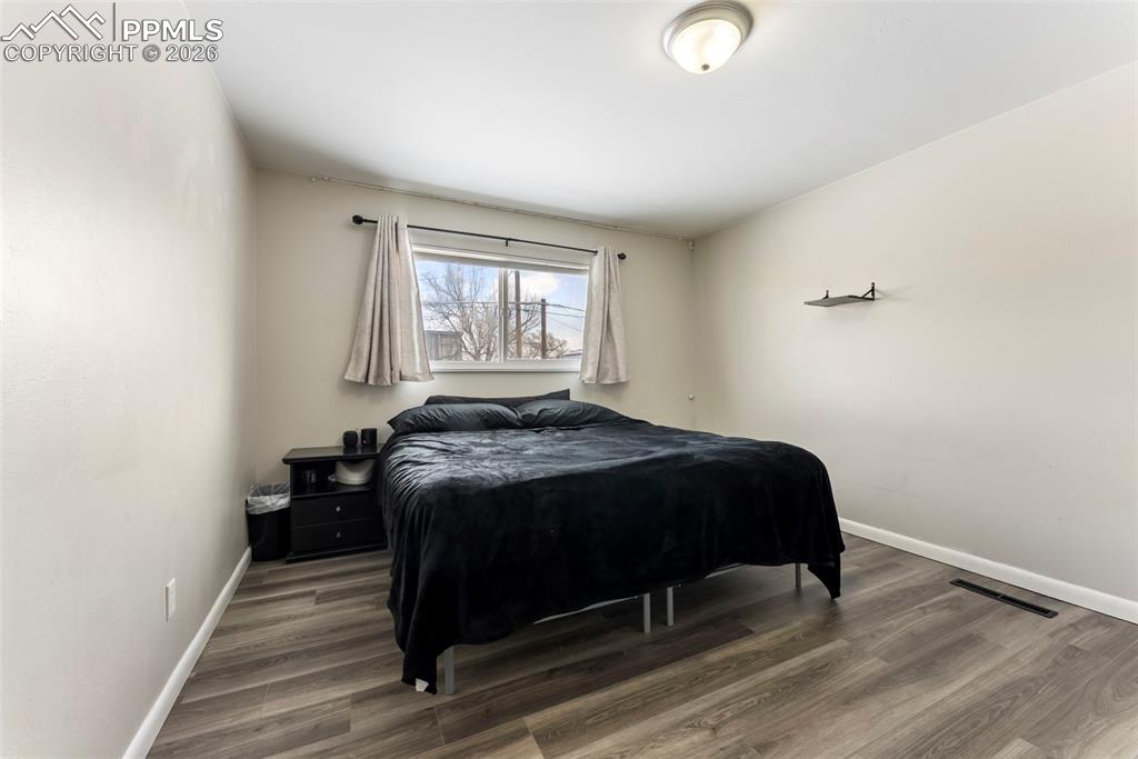 Image 13 of 27: Bedroom