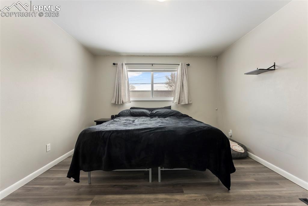 Image 14 of 27: Bedroom