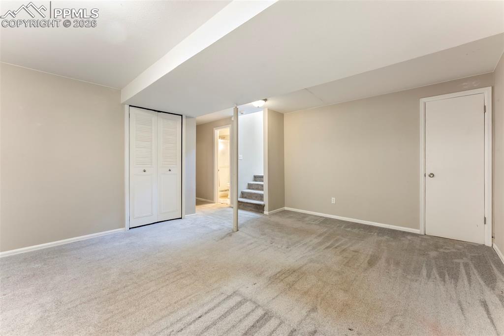 Image 17 of 27: Bedroom