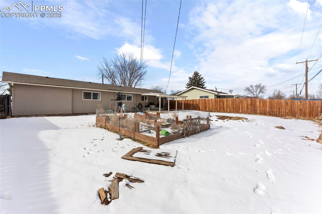 Image 25 of 27: Back of Structure