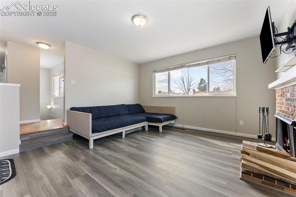 Image 4 of 27: Sitting Room