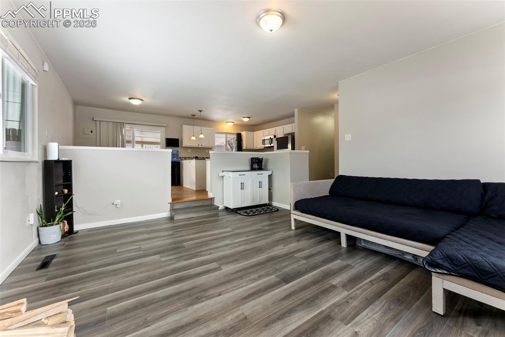 Image 5 of 27: Living Room