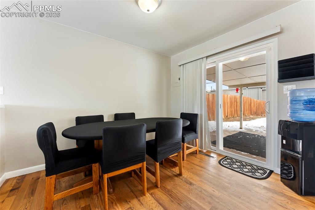 Image 6 of 27: Dining Area