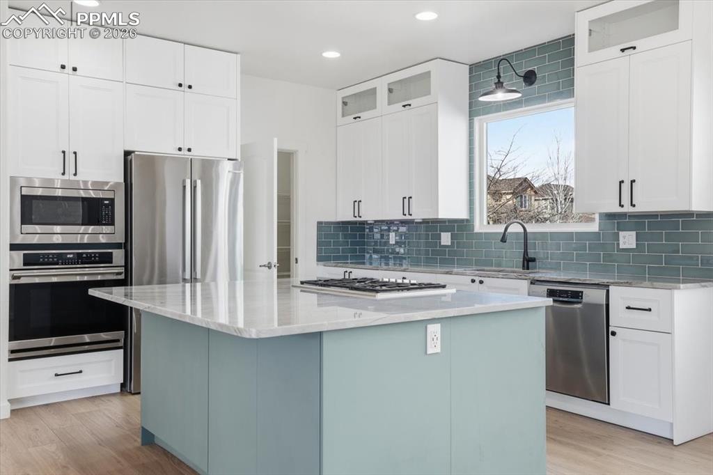 Image 12 of 50: Kitchen