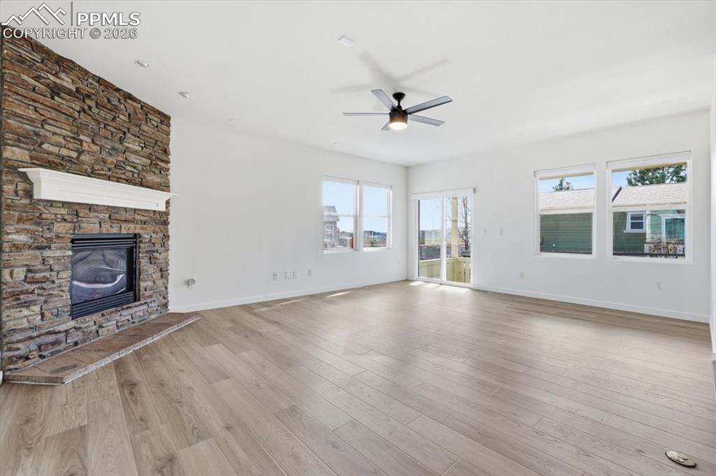 Image 17 of 50: Living Room