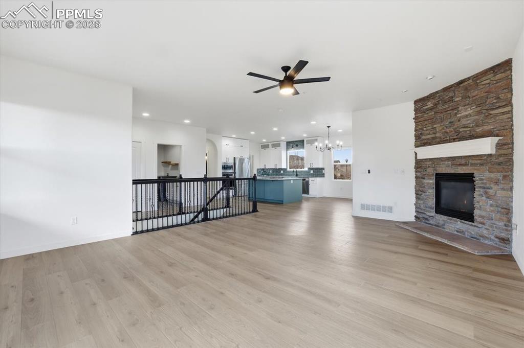 Image 19 of 50: Living Room