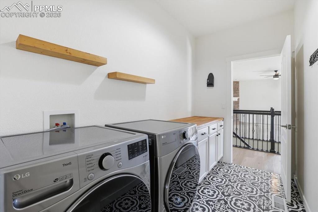 Image 21 of 50: Laundry